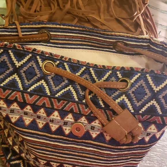 Aztec patterned medium size backpack - Picture 3 of 3